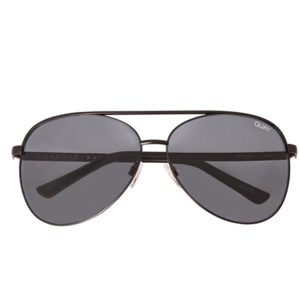 Quay Vivienne Sunglasses in Black/Smoke
